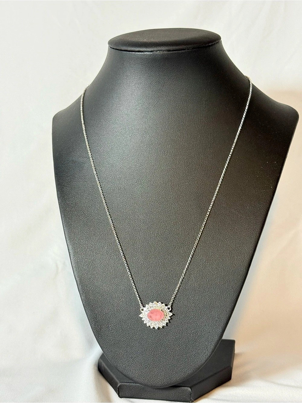 Dances in the pause bomb party necklace